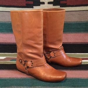 FRYE ANNIE HARNESS BOOT IN COGNAC SIZE 7.5